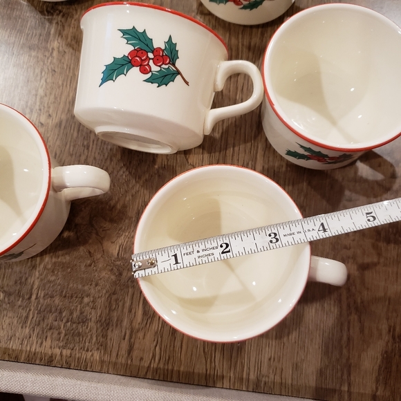 Taylor and Smith 6-Holly & berries Christmas cups. 2&1/2" tall and 3&1/2 wide - Picture 9 of 10